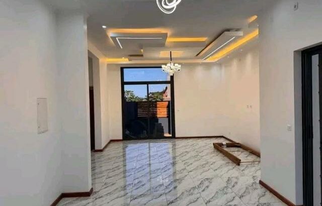 Vende-se Luxuosa Moradia duplex T4 em tchumene 1