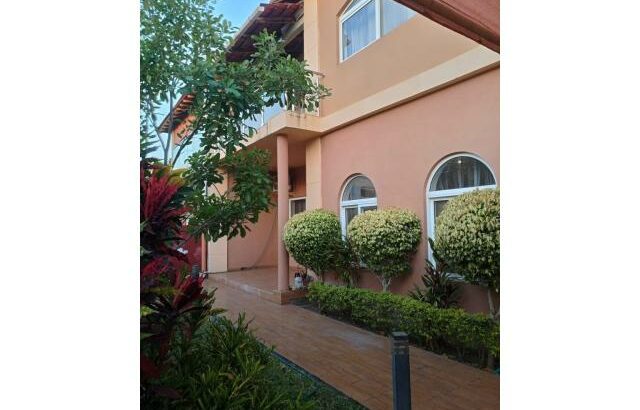 VENDE-SE MORADIA T4 NO CONDOMÍNIO TRIUNFO NA Av. DA MARGINAL.