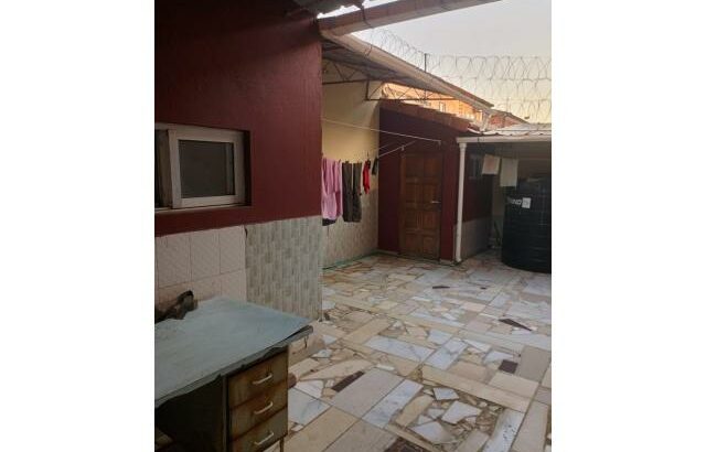 VENDE-SE MORADIA T4 NO CONDOMÍNIO TRIUNFO NA Av. DA MARGINAL.