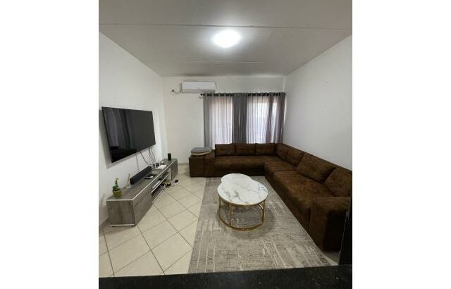 Vende-se Belíssimo Apartamento T2 no RC no condomínio casa jovem