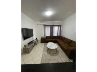 Vende-se Belíssimo Apartamento T2 no RC no condomínio casa jovem