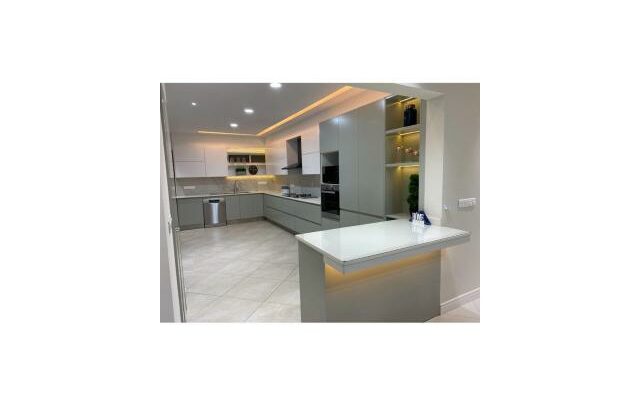 Arrenda-se Luxuoso Apartamento T3 mobilado no Beach front Maputo