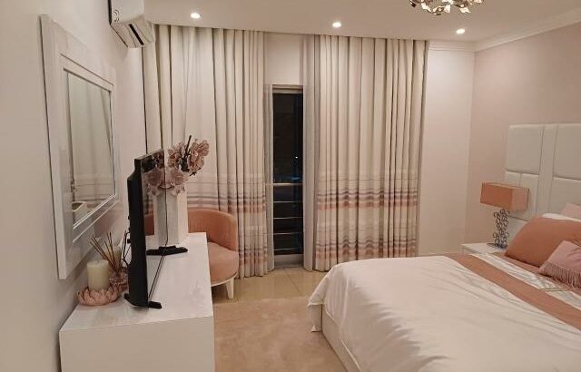 Arrenda-se Luxuoso penthouse T5 mobilada no condomínio Tulipas