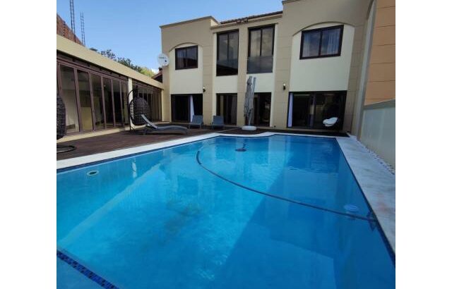 Vende-se Luxuosa Moradia T3 duplex no condomínio marés