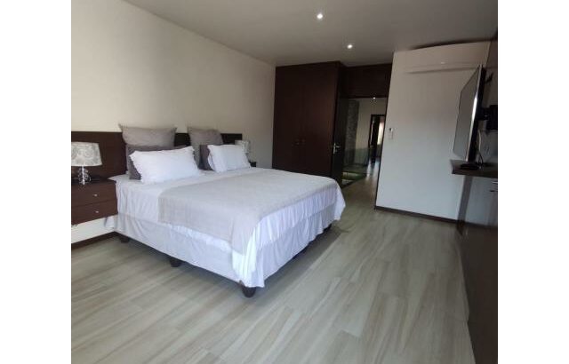 Vende-se Luxuosa Moradia T3 duplex no condomínio marés