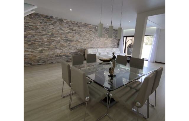 Vende-se Luxuosa Moradia T3 duplex no condomínio marés