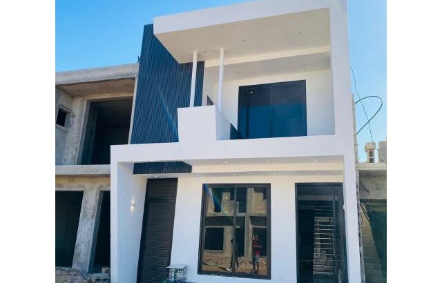 Vende-se Luxuosa Moradia T3 duplex no condomínio casa jovem