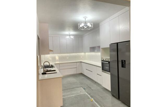 Vende-se Luxuosa Moradia T3 duplex no condomínio casa jovem