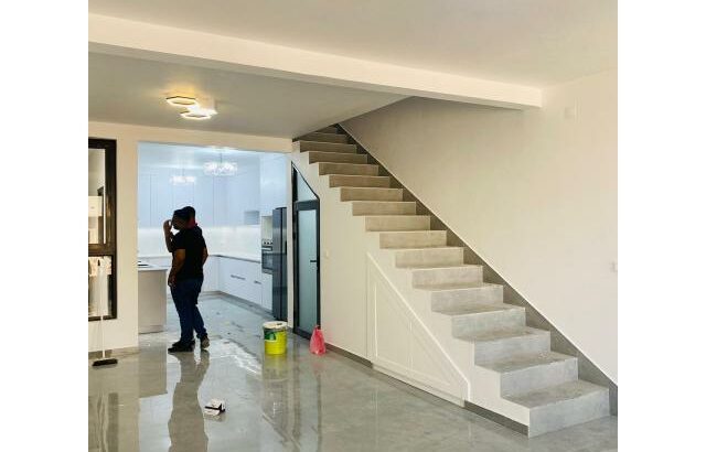 Vende-se Luxuosa Moradia T3 duplex no condomínio casa jovem