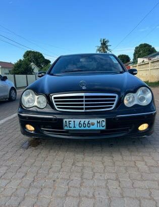 Mercedes-Benz  E230 V6