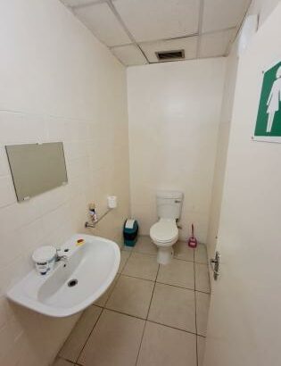 Arrenda-se armazem com escritorios climatizados, cais de embarque e desembarque