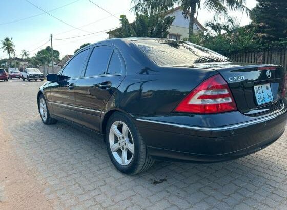 Mercedes-Benz  E230 V6