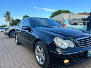 Mercedes-Benz  E230 V6