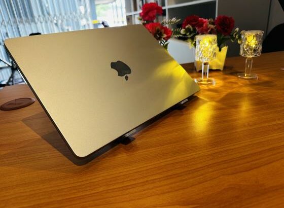 Apple MacBook Air 2022 M2 Starlight Em Promoção Entrega Gratuita Maputo/Matola   Processor: M2,RAM Memory: 8GB,Storage: 256GB SSD,Polegadas ⁠13.6”,Ret
