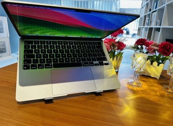 Apple MacBook Air 2022 M2 Starlight Em Promoção Entrega Gratuita Maputo/Matola   Processor: M2,RAM Memory: 8GB,Storage: 256GB SSD,Polegadas ⁠13.6”,Ret