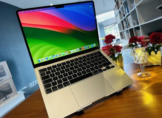 Apple MacBook Air 2022 M2 Starlight Em Promoção Entrega Gratuita Maputo/Matola   Processor: M2,RAM Memory: 8GB,Storage: 256GB SSD,Polegadas ⁠13.6”,Ret