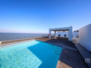 Arrenda-se flat T3 (2 suites) com piscina e vista ao mar – DE FRONTE A PRAIA
