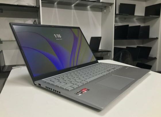 ASUS Vivobook 15 AMD Ryzen 5600H 8GB RAM 512GB SSD AMD Graphics
