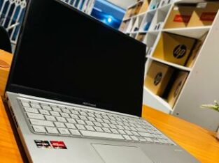 ASUS Vivobook 15 AMD Ryzen 5 5600H 8GB RAM 512GB SSD AMD Graphics