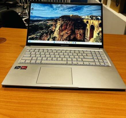 Atenção  Lap Top Altamente Gráfico em Promoção  Asus VivoBook 15 AMD RYZEN  5 5600H with Radeon Graphics (12 CPUs ) 3.30 GHZ ,8 GB DDR4 SDRAM, 512 GB