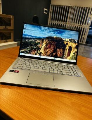 Atenção  Lap Top Altamente Gráfico em Promoção  Asus VivoBook 15 AMD RYZEN  5 5600H with Radeon Graphics (12 CPUs ) 3.30 GHZ ,8 GB DDR4 SDRAM, 512 GB
