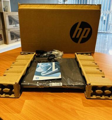 Atenção: Lap Tops Novos em Promoção  0KM Nunca usado Seja o primeiro Usurário  Hp 250 15.6 inch G10 Notebook PC  Intel R N100 14 TH Generation Edição