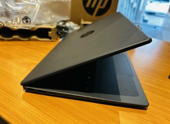 Atenção: Lap Tops Novos em Promoção  0KM Nunca usado Seja o primeiro Usurário  Hp 250 15.6 inch G10 Notebook PC  Intel R N100 14 TH Generation Edição