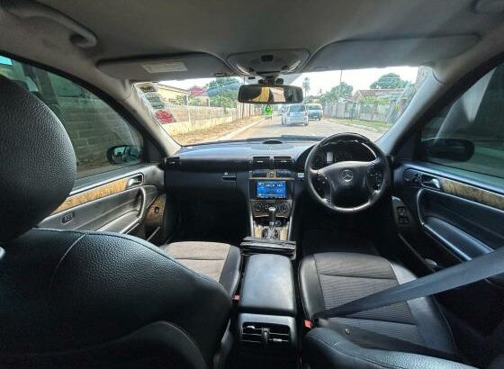 Mercedes-Benz  E230 V6