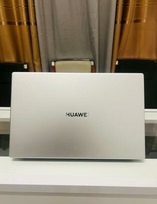 Huawei MateBook i3 10th 256GB SSD 8GB RAM