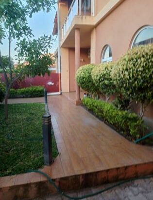 Vende se Moradia Tipo 4 Dentro do condomínio Triunfo mesmo n Marginal