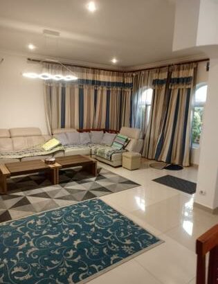 Vende se Moradia Tipo 4 Dentro do condomínio Triunfo mesmo n Marginal