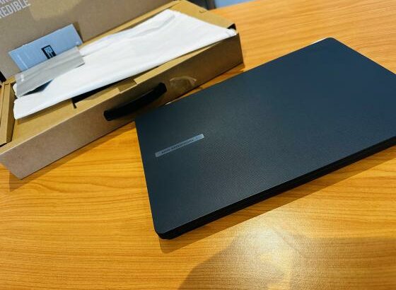 LAPTOP NOVO  Asus ExpertBook  B1503C 13th Gen Intel Core i5-1335U 16GB DDR5 SDRAM  512 GB NVMe SSD Intel UHD Graphics  Bateria Excelente  Teclado Numé