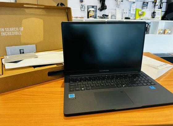 LAPTOP NOVO  Asus ExpertBook  B1503C 13th Gen Intel Core i5-1335U 16GB DDR5 SDRAM  512 GB NVMe SSD Intel UHD Graphics  Bateria Excelente  Teclado Numé