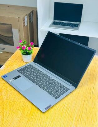 Lenovo Ideapad 1i i7 12th 8GB RAM 512GB SSD