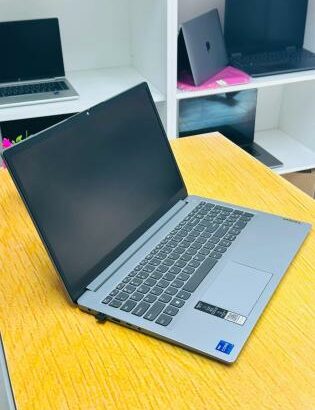 Lenovo Ideapad 1i i7 12th 8GB RAM 512GB SSD