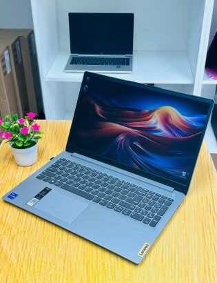 Lenovo Ideapad 1i i7 12th 8GB RAM 512GB SSD