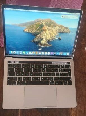 MacBook Pro 2019 Touchbar Touch ID i5 8GB RAM 256GB SSD 13.3”