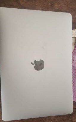 MacBook Pro 2019 Touchbar Touch ID i5 8GB RAM 256GB SSD 13.3”