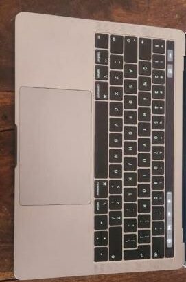 MacBook Pro 2019 Touchbar Touch ID i5 8GB RAM 256GB SSD 13.3”