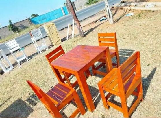 Carpintaria e Marcenaria fazemos PORTAS, MESAS, CADEIRAS, RACK PAINEL, ROUPEIROS, ETC