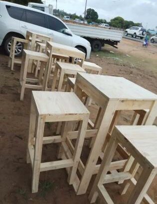 Carpintaria e Marcenaria fazemos PORTAS, MESAS, CADEIRAS, RACK PAINEL, ROUPEIROS, ETC