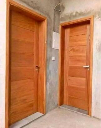 Carpintaria e Marcenaria fazemos PORTAS, MESAS, CADEIRAS, RACK PAINEL, ROUPEIROS, ETC