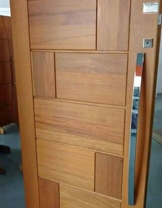 marcenaria e carpintaria fazemos PORTAS, RACK, PAINEL, ROUPEIROS, NICHOS, GARRAFEIRAS, ETC.