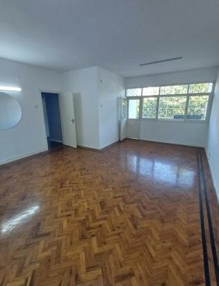 Vende se apartamento espaçoso tipo 3 com 2wc no bairro polana cimento avenida maguiguane