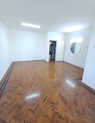 Vende se apartamento espaçoso tipo 3 com 2wc no bairro polana cimento avenida maguiguane