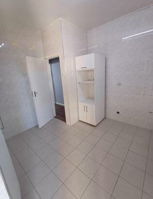 Vende se apartamento espaçoso tipo 3 com 2wc no bairro polana cimento avenida maguiguane