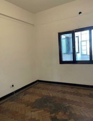 Vende se apartamento espaçoso tipo 2 no bairro alto mae