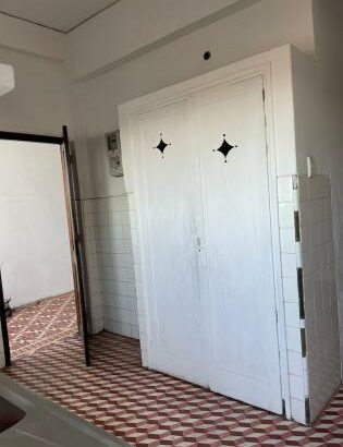 Vende se apartamento espaçoso tipo 2 no bairro alto mae