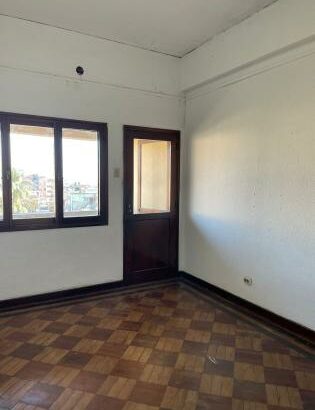 Vende se apartamento espaçoso tipo 2 no bairro alto mae