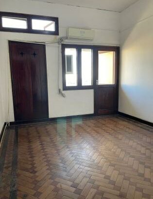 Vende se apartamento espaçoso tipo 2 no bairro alto mae